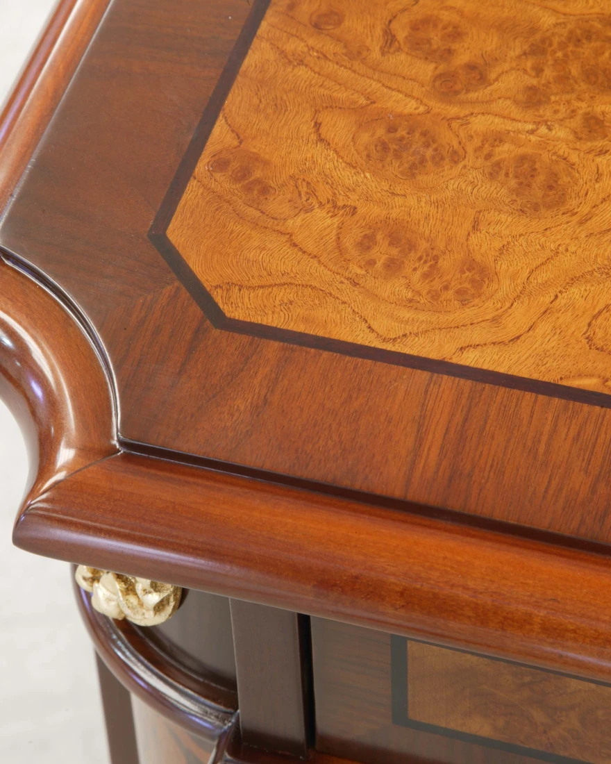 Alpuch Embassador — classic office detail