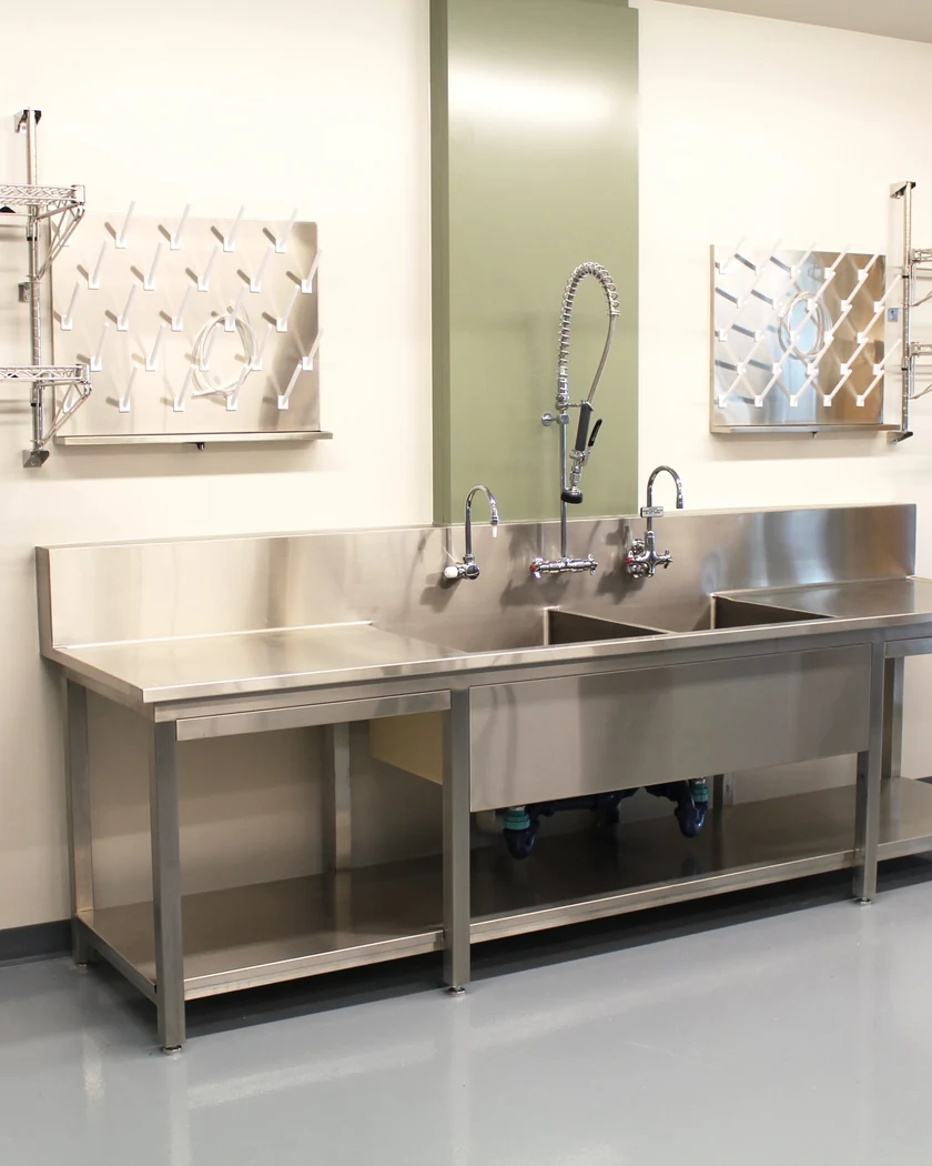 Laboratory furniture — Wood Laboratory Casework