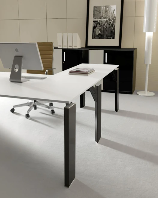 Executive desk and storage by Italian Office